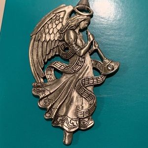 NWT SEAGULL PEWTER ANGEL OF MUSIC ORNAMENT.